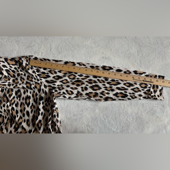 Chico's Blouse Top Size 1(M) Animal/Leopard Print Button-Down Long sleeve Cotton - Picture 9 of 11